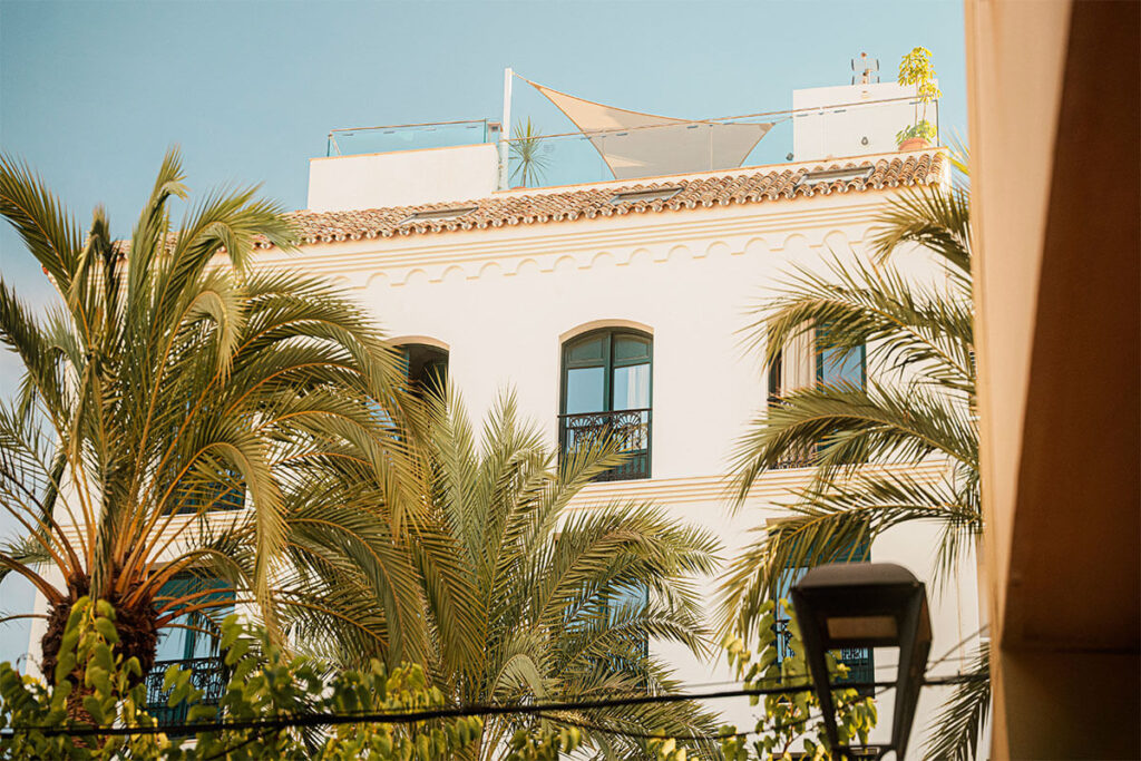 Book a room at the Estepona Plaza Hotel